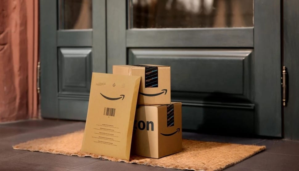 Foto von Amazon Kartonagen vor einer Haustür