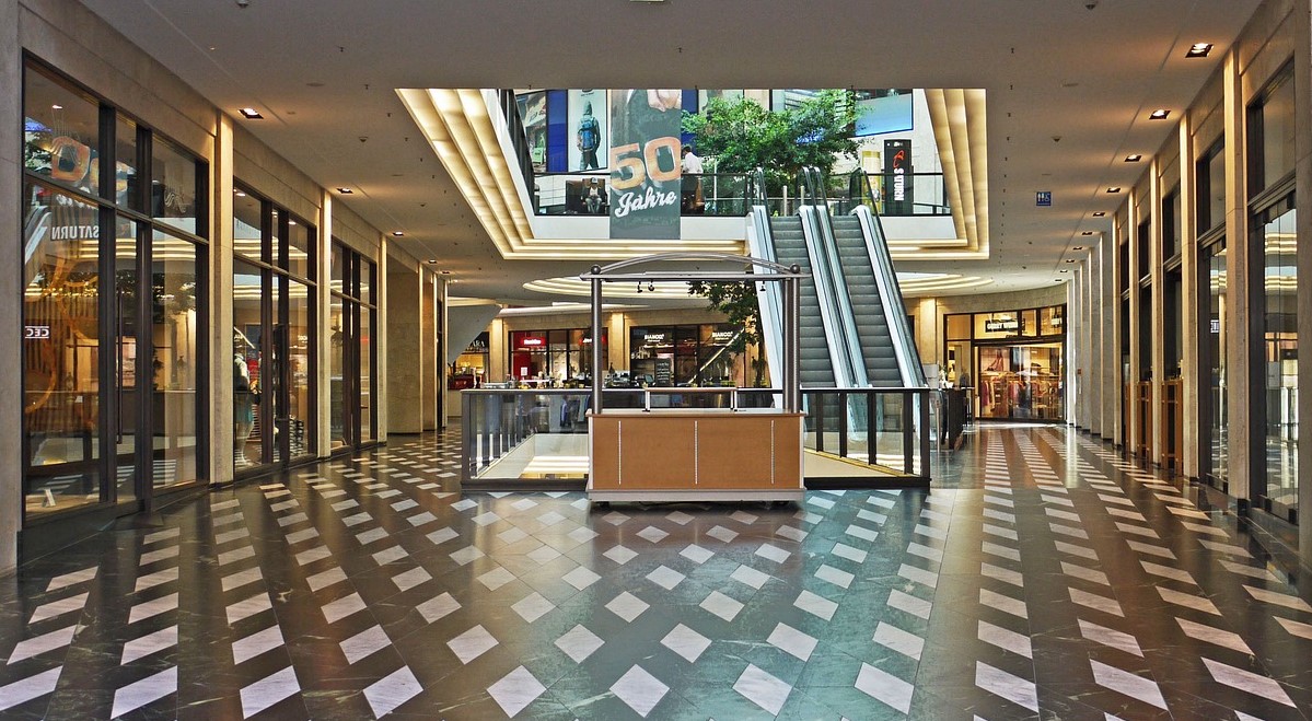Shopping Center mit Rolltreppe