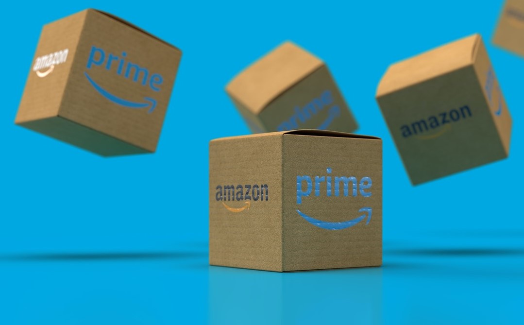 Amazon Kartonage mit Prime-Logo