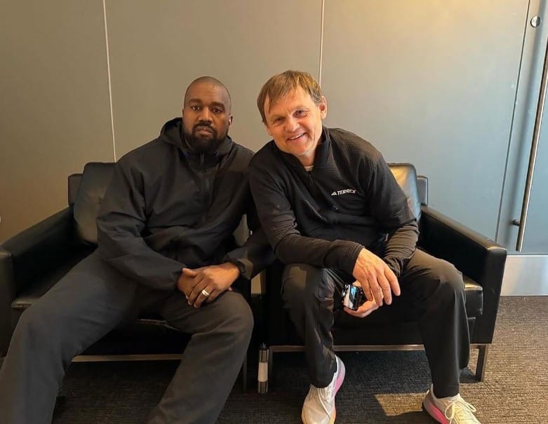 Foto von Kanye West und Adidas-CEO Bjorn Gulden beim NFL Super Bowl