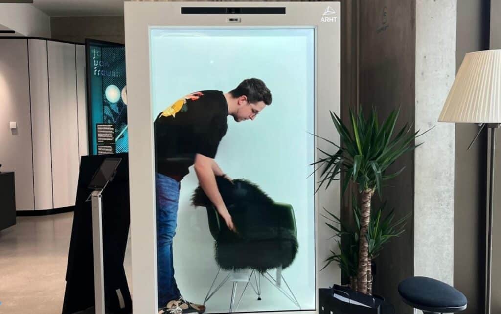 Hologram-Verkäufer auf einem 3D-Display von Arht