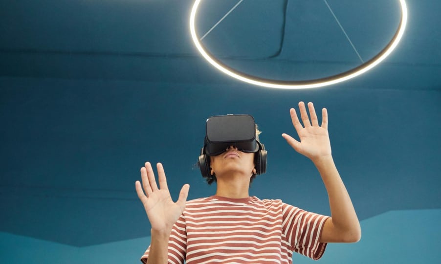 Virtual Reality Brille als Symbol für das Metaverse