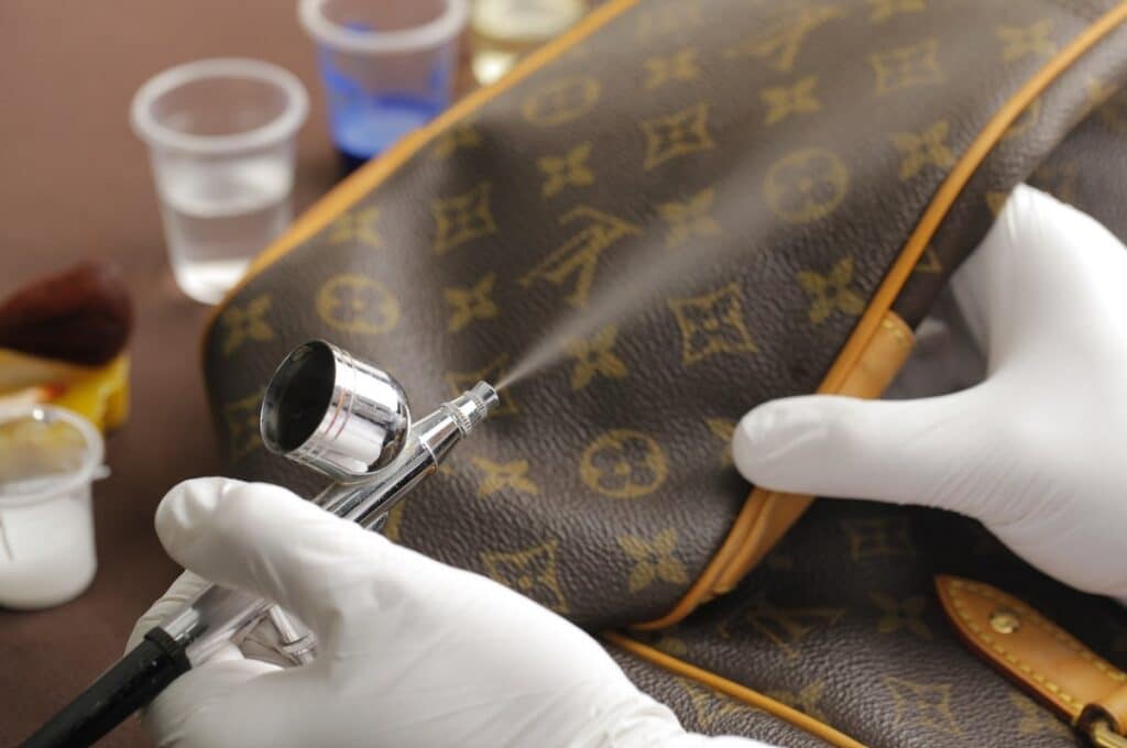 Reparatur einer Louis Vuitton Handtasche