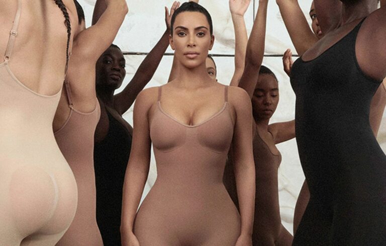 Skims Kampagnenfoto mit Kim Kardashian