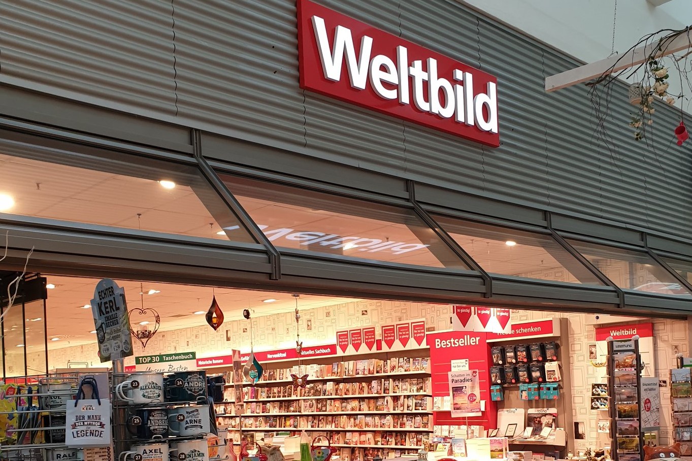 Eingang einer Filiale von Weltbild