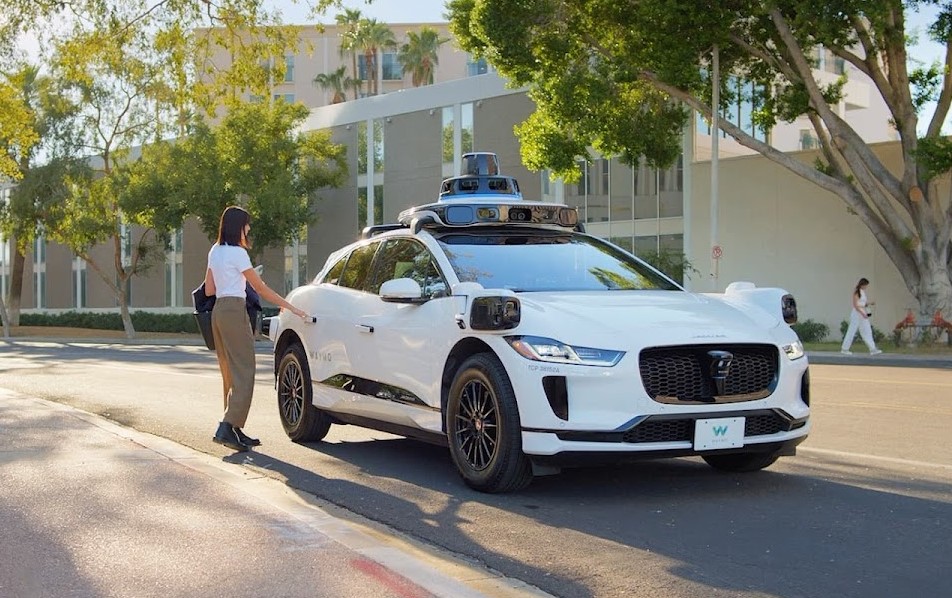 Autonom fahrendes Auto von Waymo