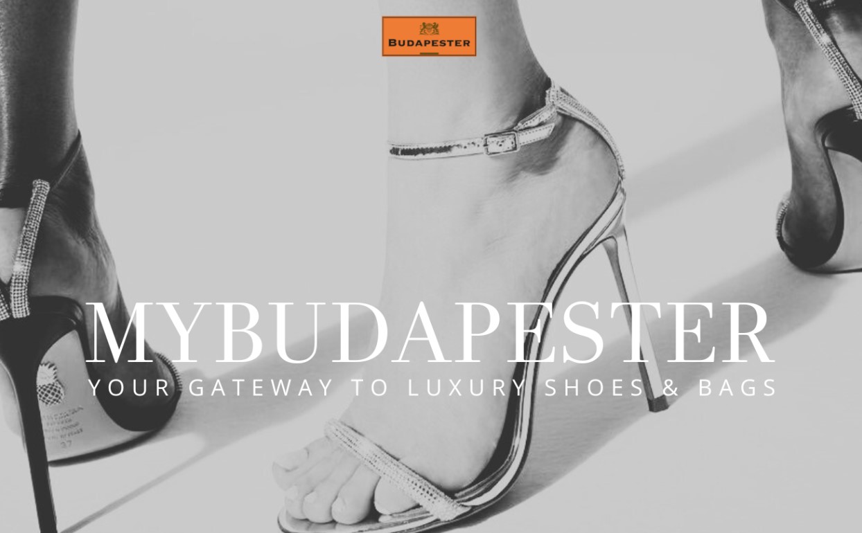 Mybudapester.com Logo vor einem Frauen-Pumps