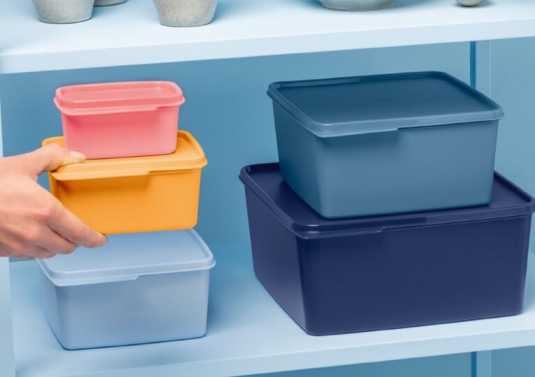 Mehrere Tupperware Behälter