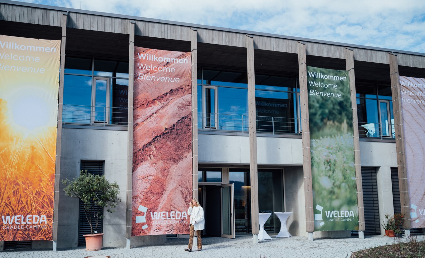 Eingang des neuen Weleda Logistikzentrum