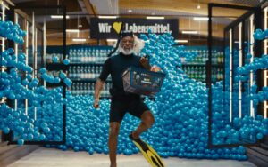 Ausschnitt eines TV-Spots von Edeka und Payback