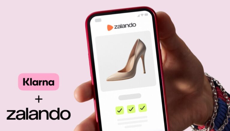 Logos von Klarna und Zalando neben einem Smartphone mit Klarna-Zahlung