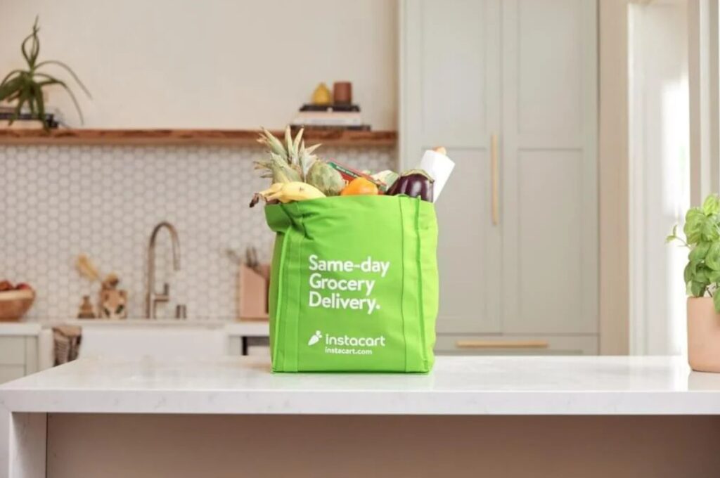 Tüte von Instacart gefüllt mit Lebensmitteln