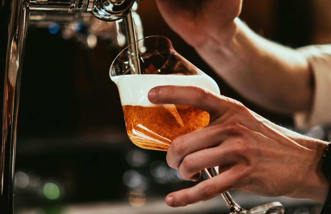 Bierglas am Zapfhahn