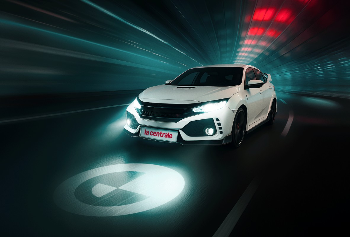Auto mit Logo von La Centrale