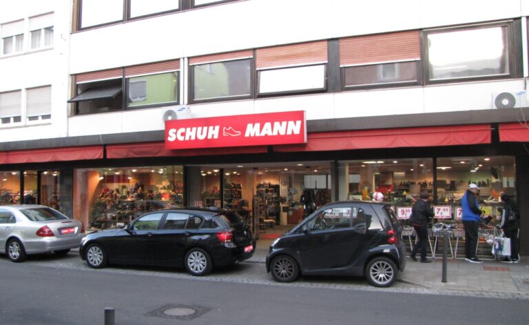 Eingang einer Schuh Mann Filiale