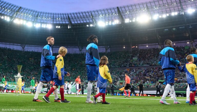 Einlauf im Stadion bei einem UEFA Europa League Spiel