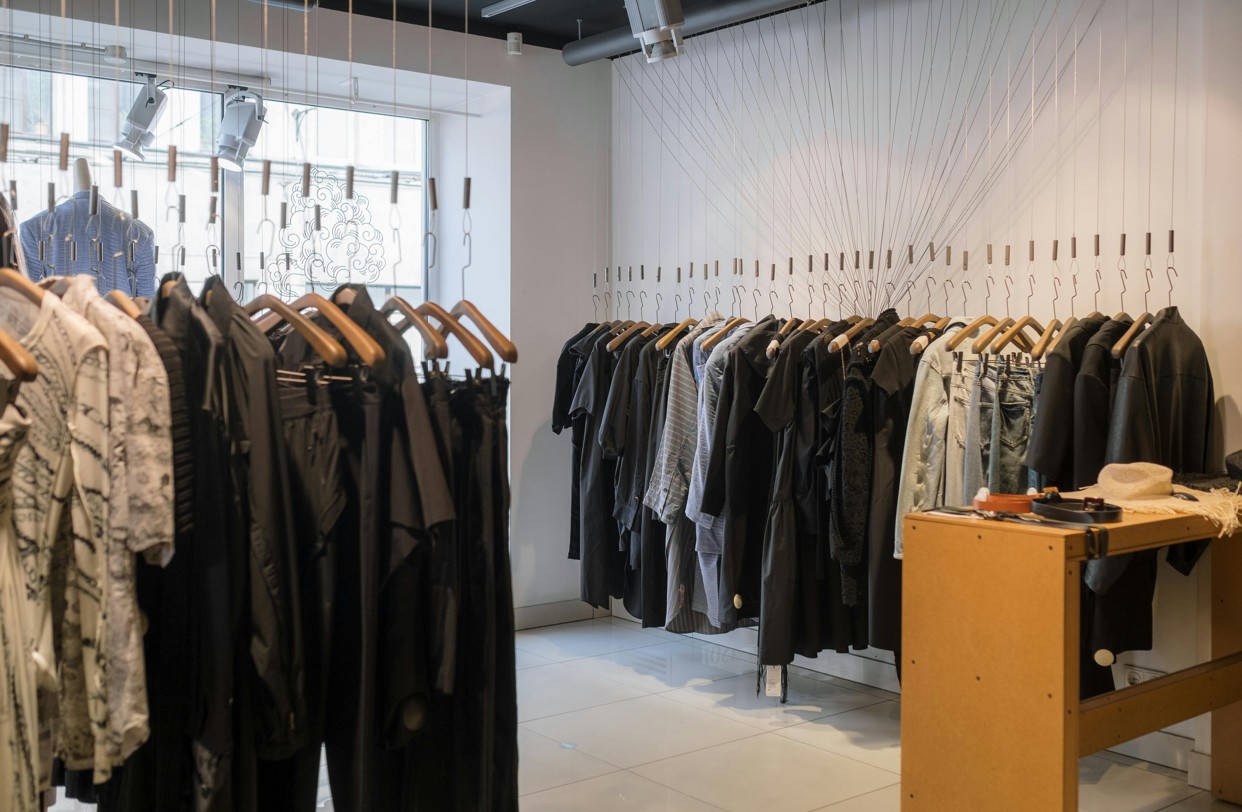 Bekleidung in einer Boutique