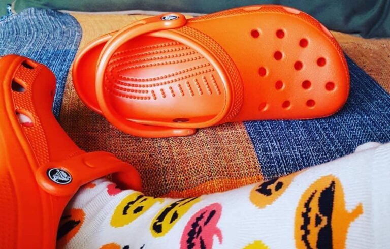 Crocs mit Halloween Motiven