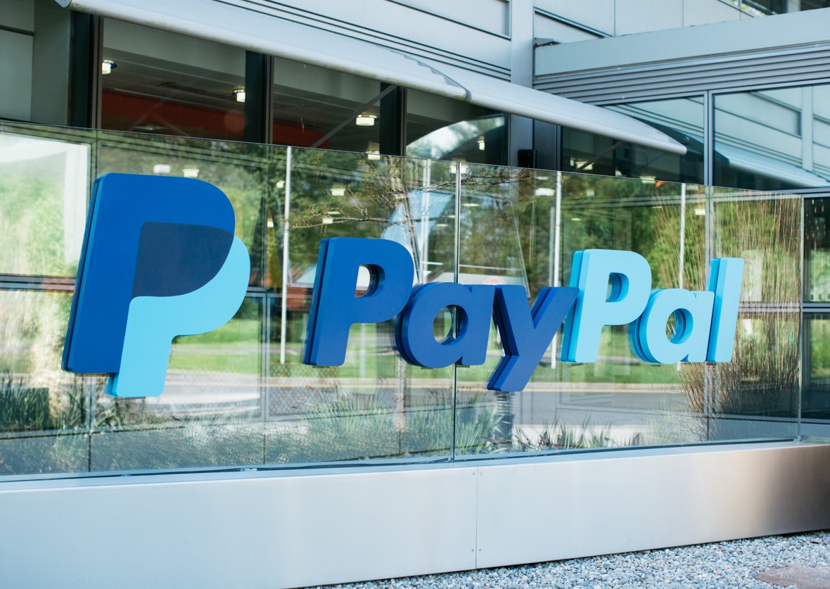 PayPal Logo vor dem Office in Dublin
