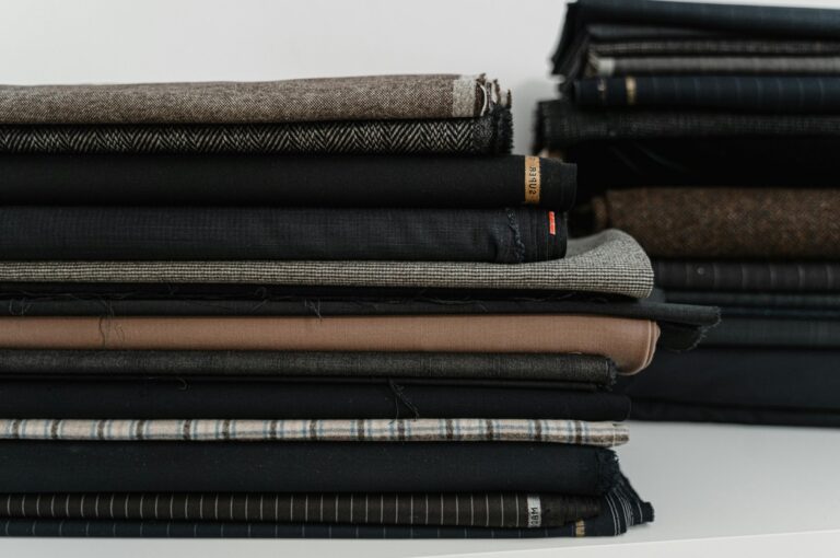Anzug Stoffe in einem Massatelier