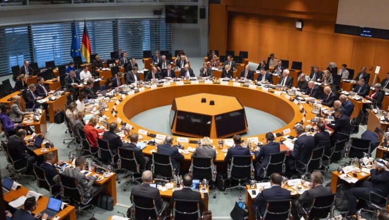 Bundesregierung beim Beschluss der Modernisierungsagenda