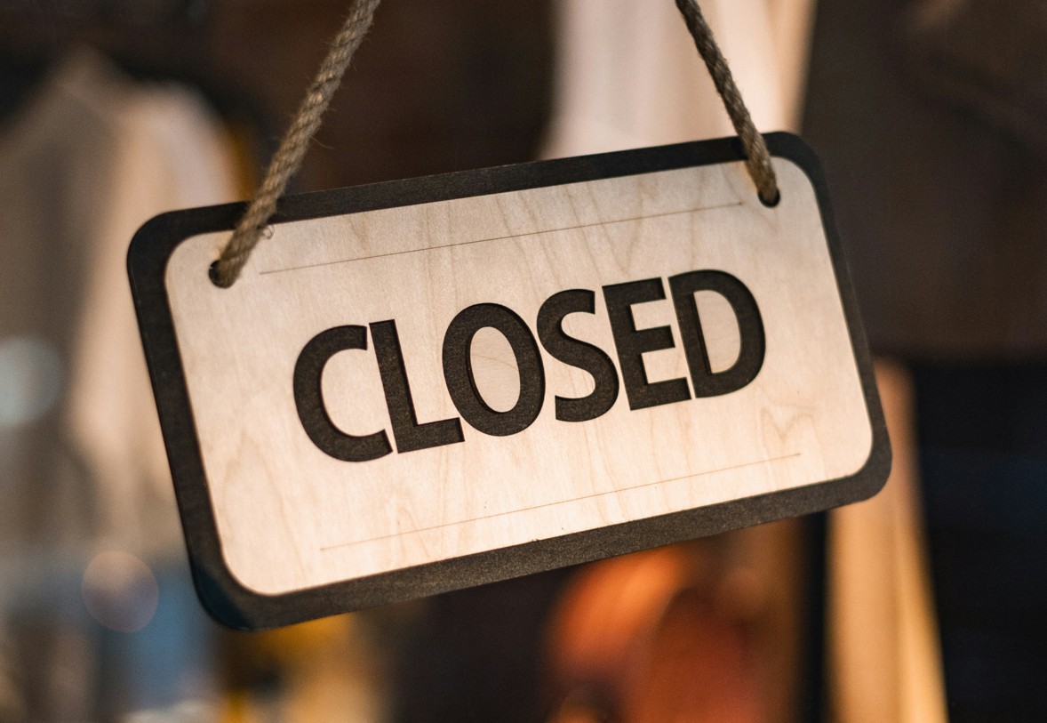 Closed Schild an einer Tuer