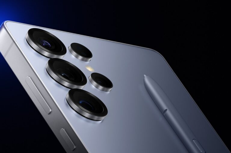 Rueckseite eines Samsung Galaxy S25 Smartphone