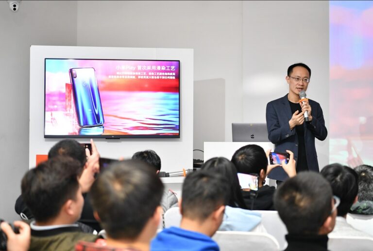 Xiaomi Mitgruender Lin Bin bei einer Produktvorstellung