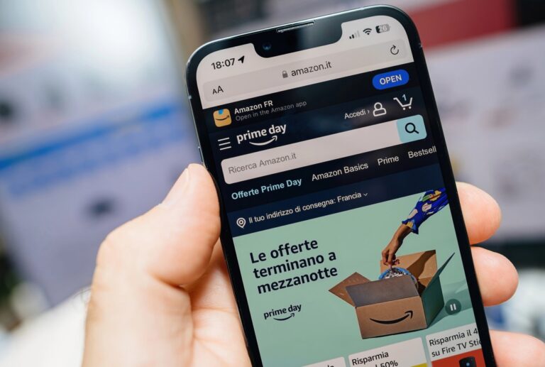 Amazon Italien auf einem Smartphone
