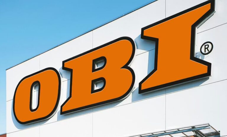 Grosses OBI Logo an einem Baumarkt