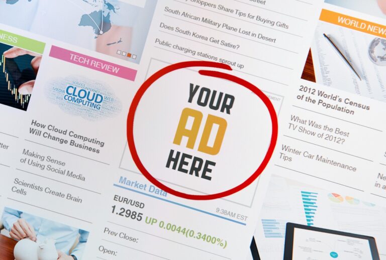 Markierte Anzeige einem Katalog