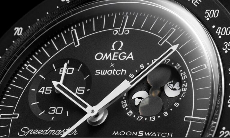 OMEGA Swatch Speedmaster Moonswatch in Nahaufnahme