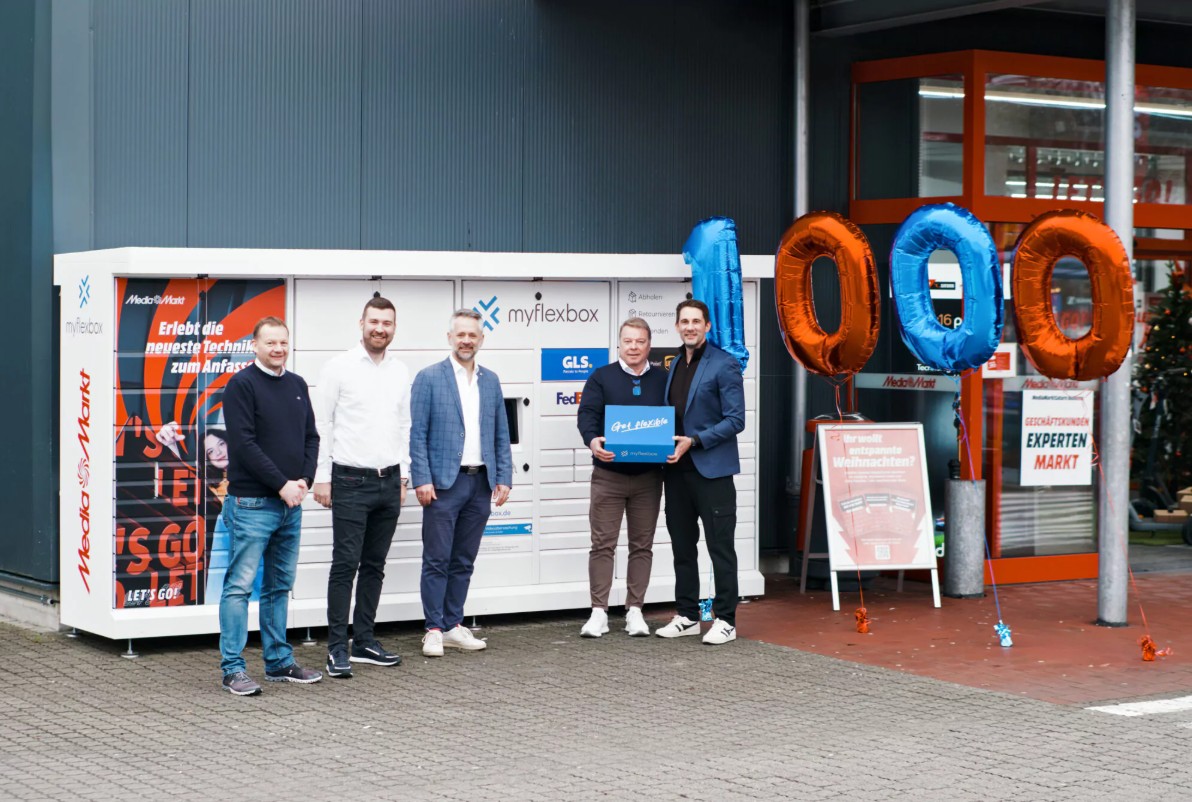 Tausendste myflexbox Paketstation vor einem MediaMarkt