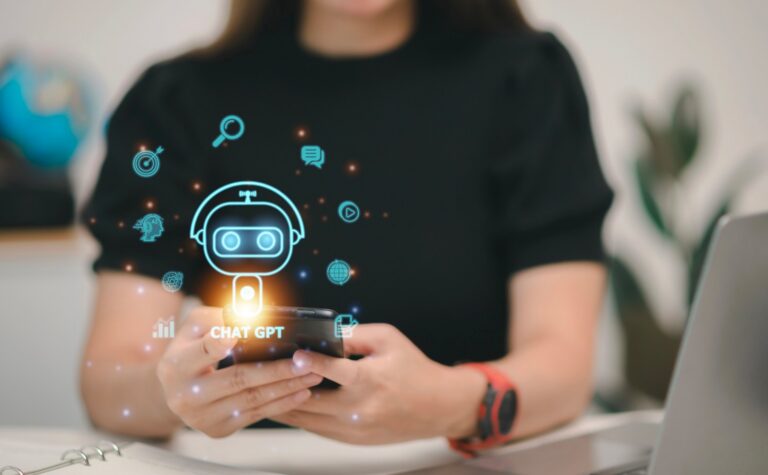 Teenager mit ChatGPT auf dem Smartphone
