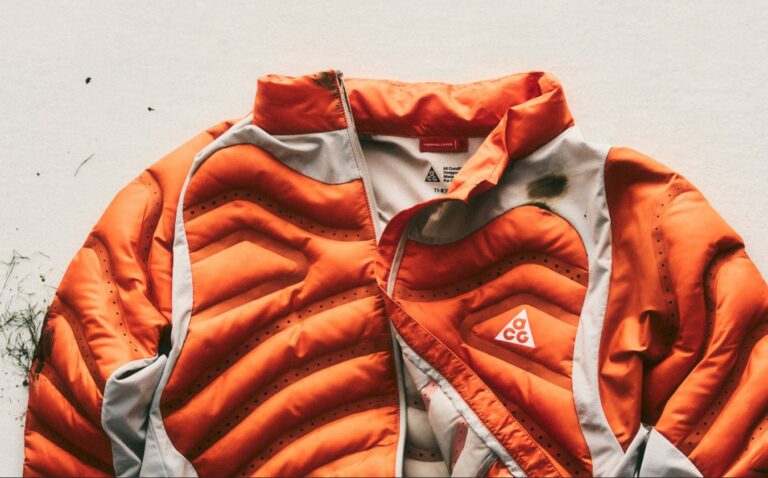 NIKE ACG Daunenjacke in orange