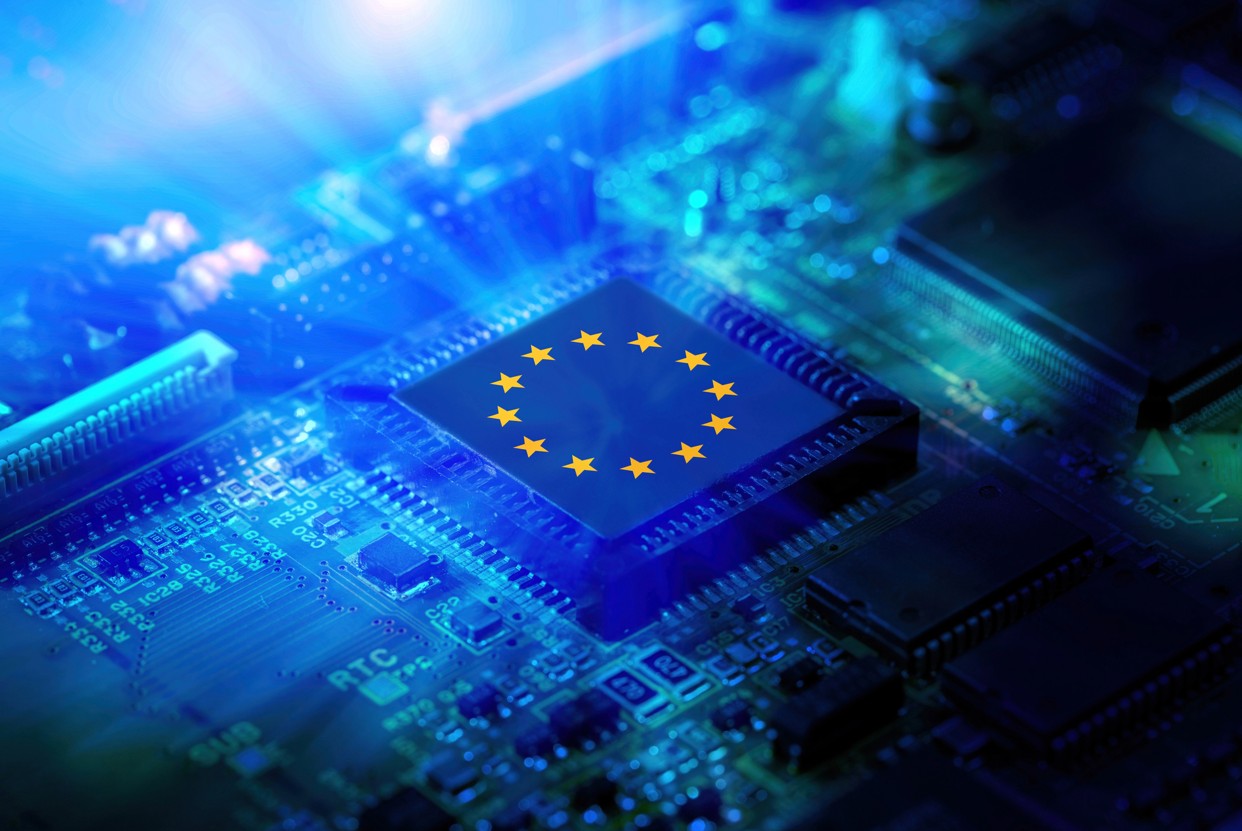 Computerchip mit Logo der EU