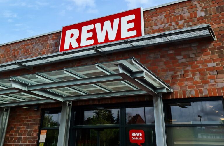 Eingang einer REWE Filiale