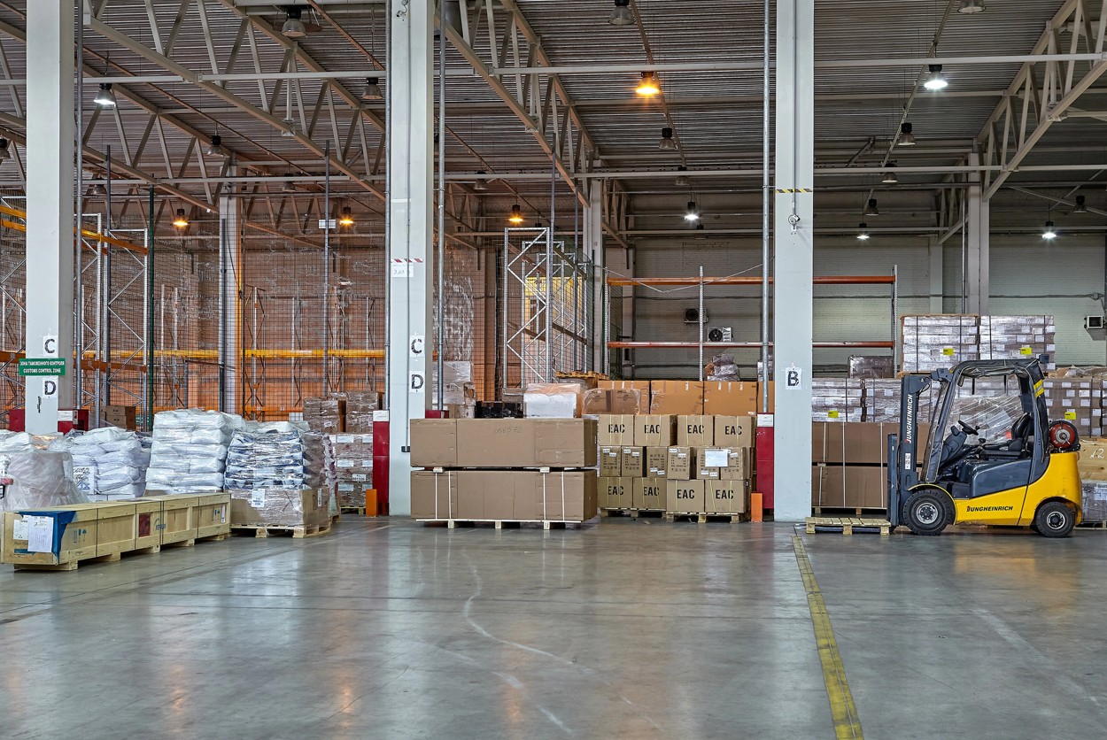 Logistik Lagerhalle von innen