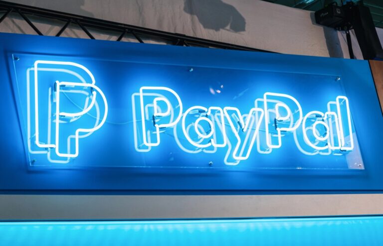 Neonfarbenes PayPal Logo