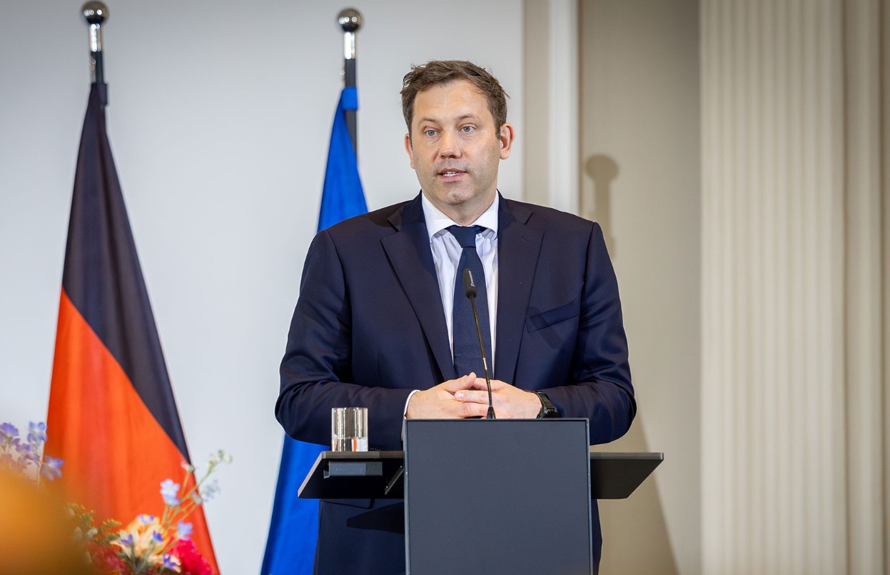 Bundesfinanzminister Lars Klingbeil bei seiner Amtseinfuehrung