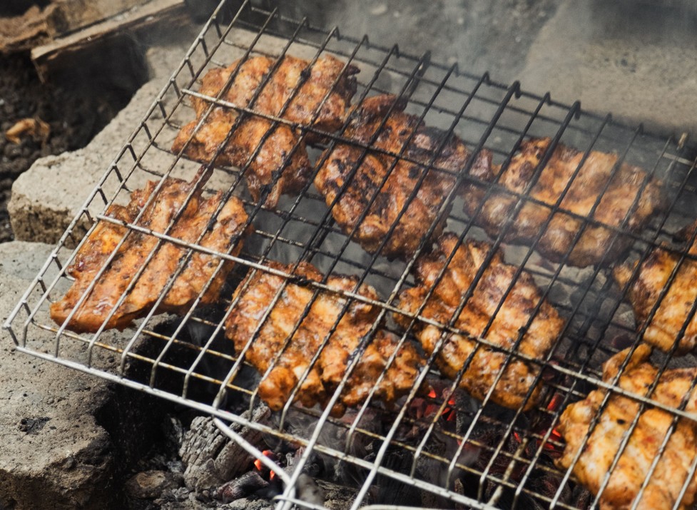 Fleisch an einer Grill Feuerstelle
