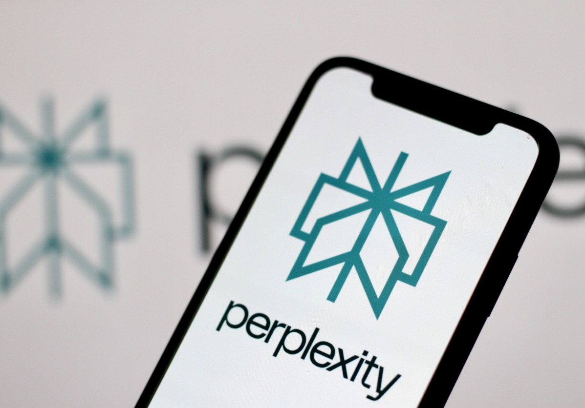 Logo von Perplexity auf einem Smartphone