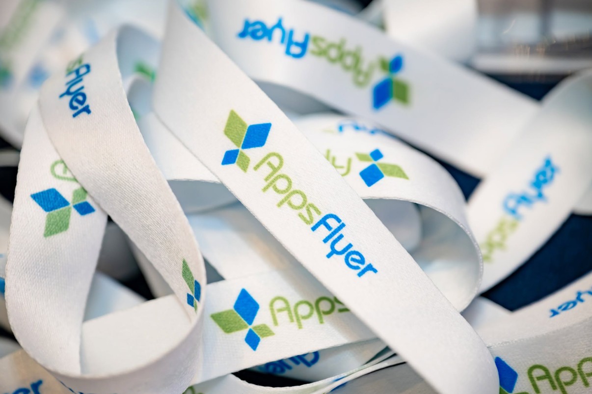 Mehrere Lanyards von AppsFlyer