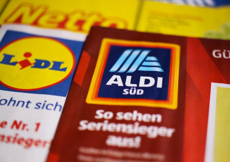 Printwerbung von Lidl und Aldi