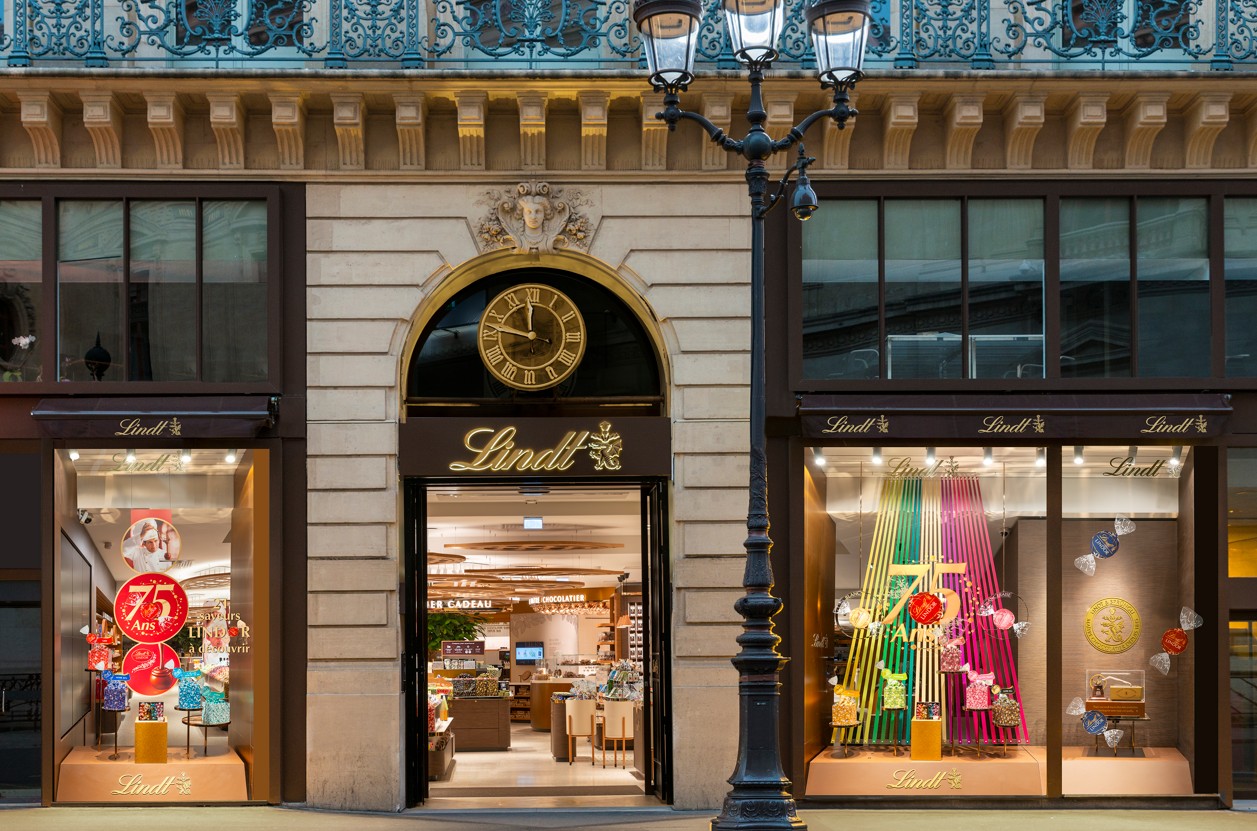 Aussenansicht eines Lindt Shop in Paris