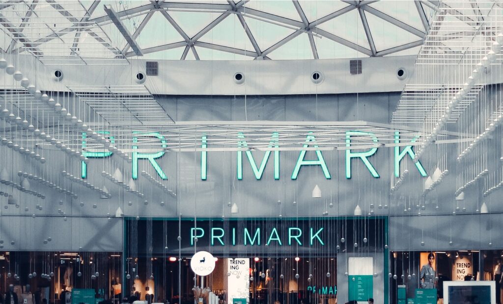 Eingangsbereich eines grossen Primark Stores