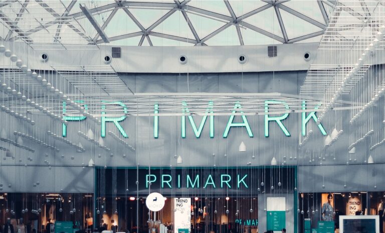 Eingangsbereich eines grossen Primark Stores
