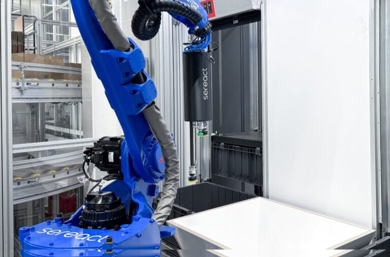 Logistik Warehouse Robotoer von Sereact