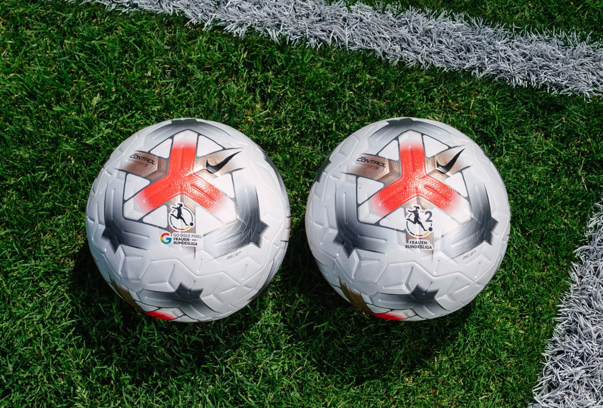 Nike Control Fussball fuer die Frauen Bundesliga