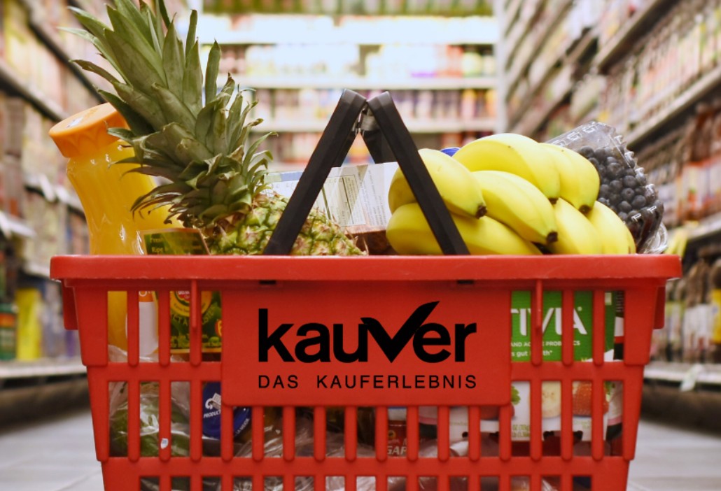 Gefuellter Einkaufskorb von Kauver